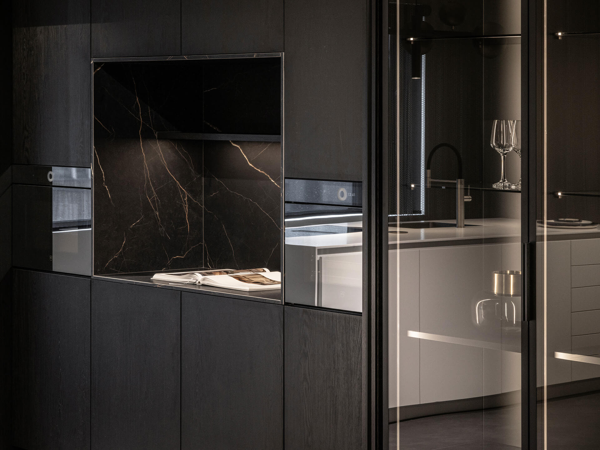 Designkeuken met koffiecorner met keramiek
